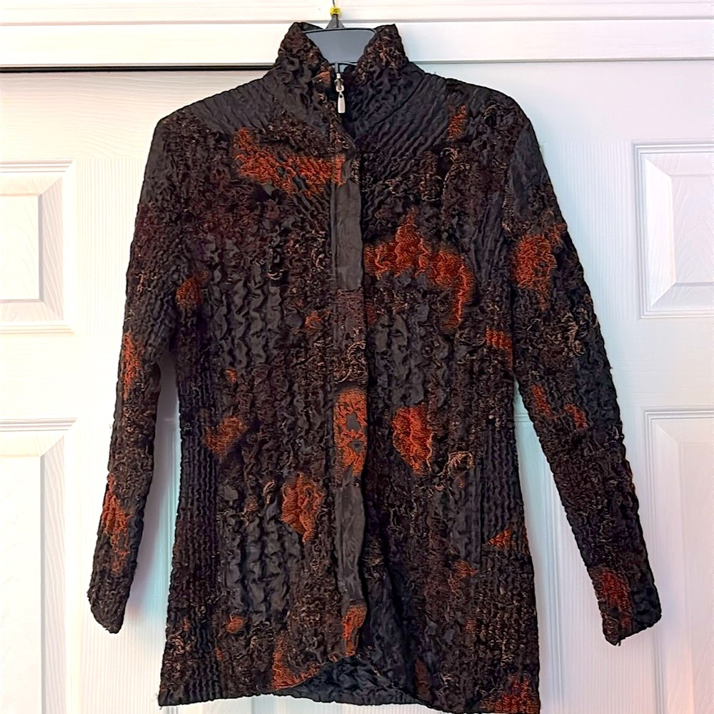 Elegant 2 in 1  UBU reversable quilted coat!!